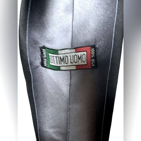 Unique Ottimo Uomo Handmade Silk Tie w/Gray Medallions on Solid Black Never Worn - Picture 2 of 3